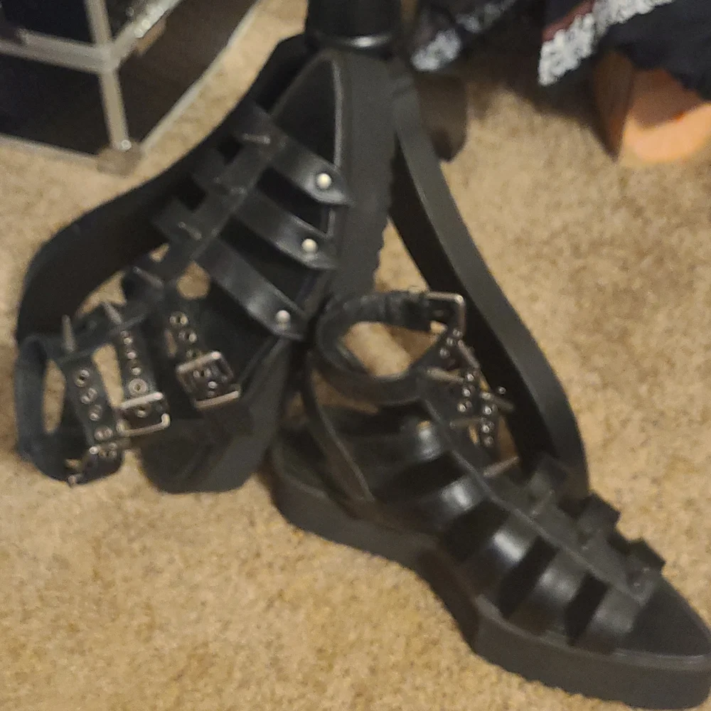 Shoes - Picture 1 of 7